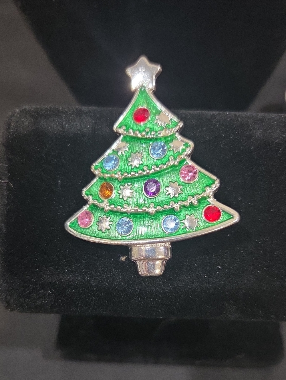 SILVERTONE AND RHINESTONE CHRISTMAS TREE BROOCH